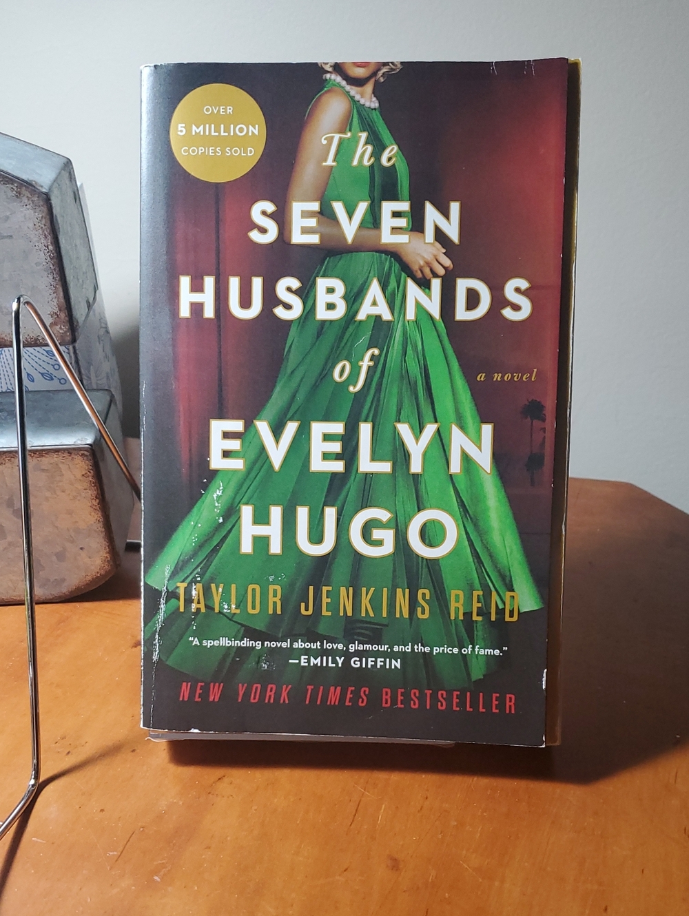 The Seven Husbands Of Evelyn Hugo Paperback Book